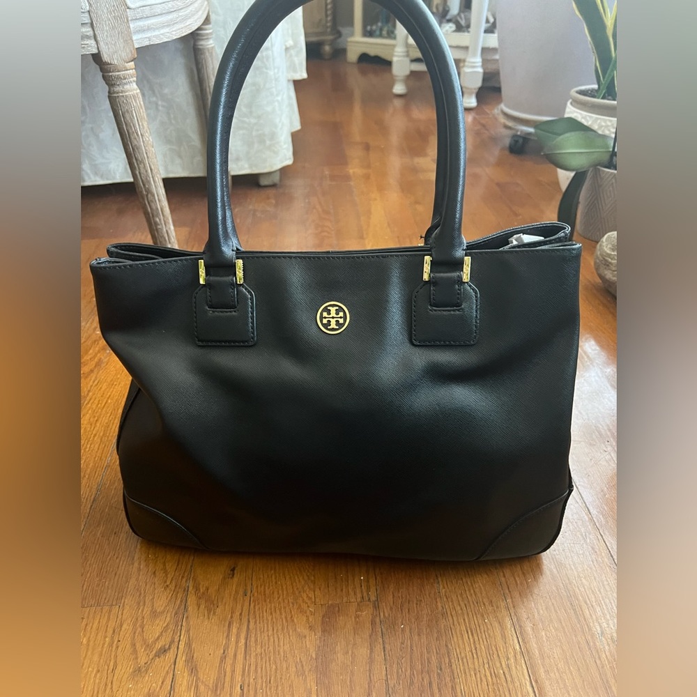Black Tory Burch hand bag